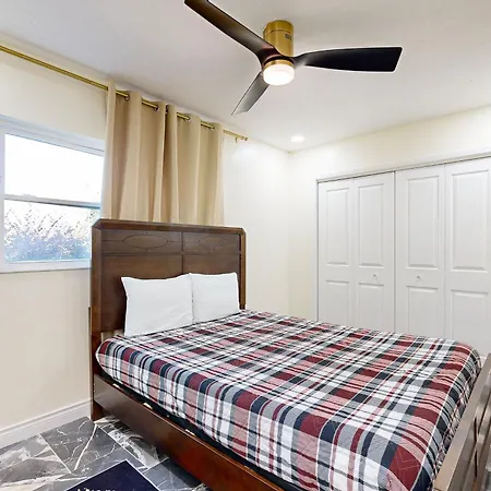 By The Beach - Full Property